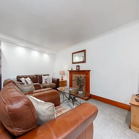 Courtyard With Free Onsite Parking, Garden, Short Flat Walk To Town * 惠特比