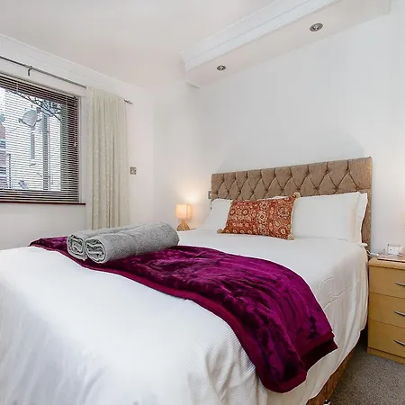 Courtyard With Free Onsite Parking, Garden, Short Flat Walk To Town 惠特比
