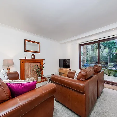 Courtyard With Free Onsite Parking, Garden, Short Flat Walk To Town 惠特比